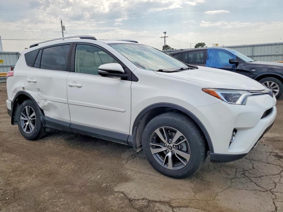 2017 TOYOTA RAV4 XLE 4