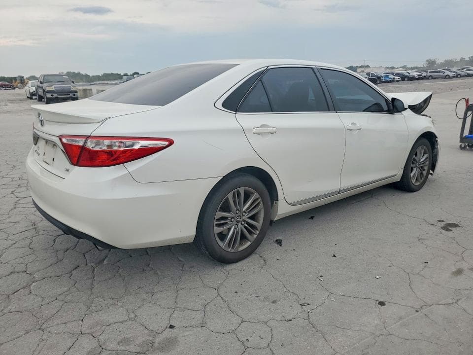 2017 TOYOTA CAMRY SE 3