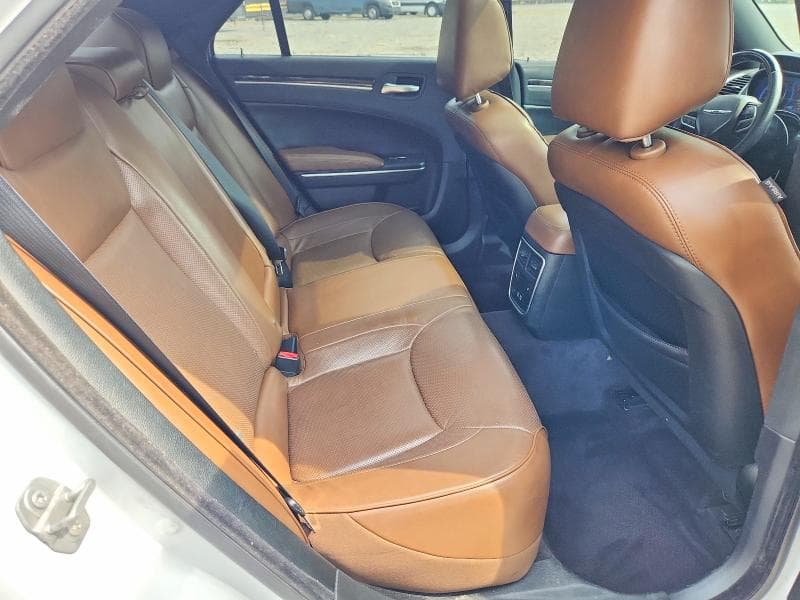 2018 CHRYSLER 300 LIMITED 10