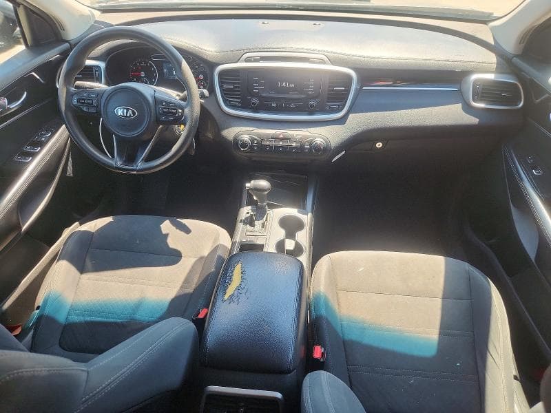 2017 KIA SORENTO LX V6 8