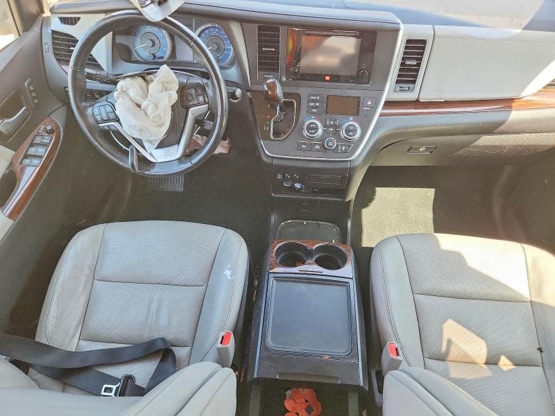 2017 TOYOTA SIENNA BASE 8