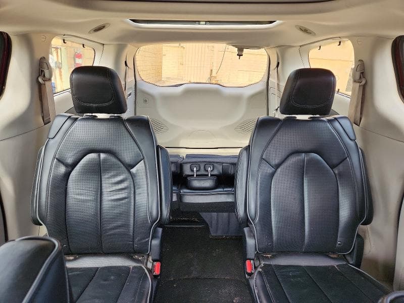 2017 CHRYSLER PACIFICA LIMITED 10