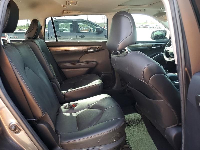 2021 TOYOTA HIGHLANDER HYBRID LIMITED 10