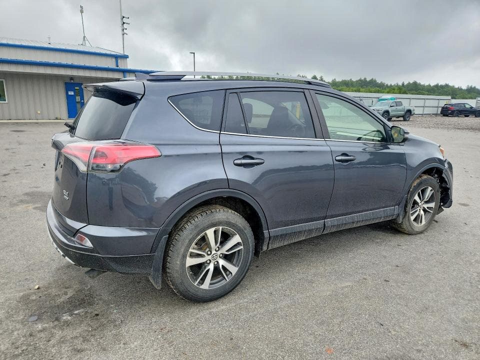 2017 TOYOTA RAV4 XLE 3