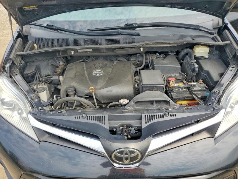 2018 TOYOTA SIENNA LE 12