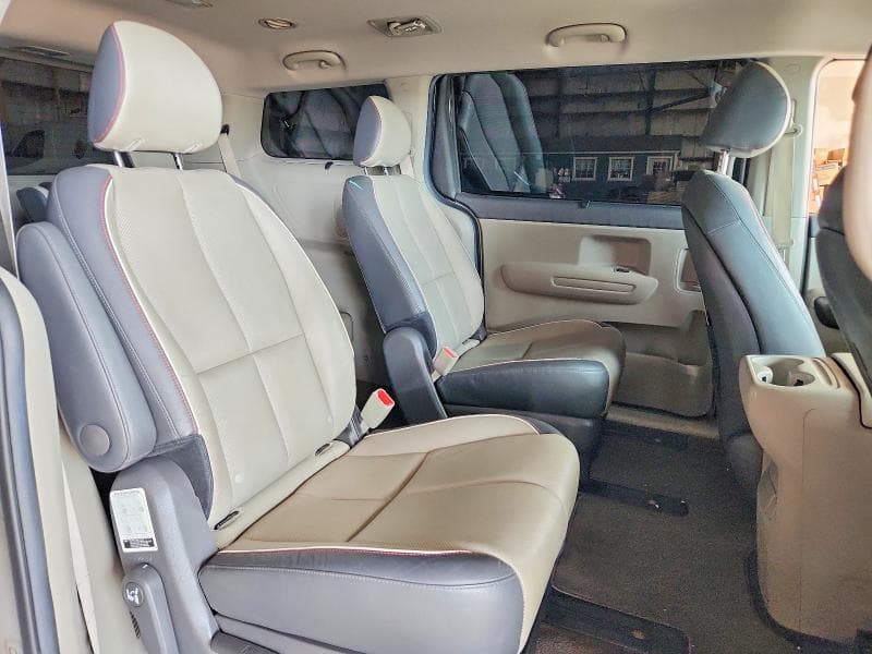 2017 KIA SEDONA LX 11