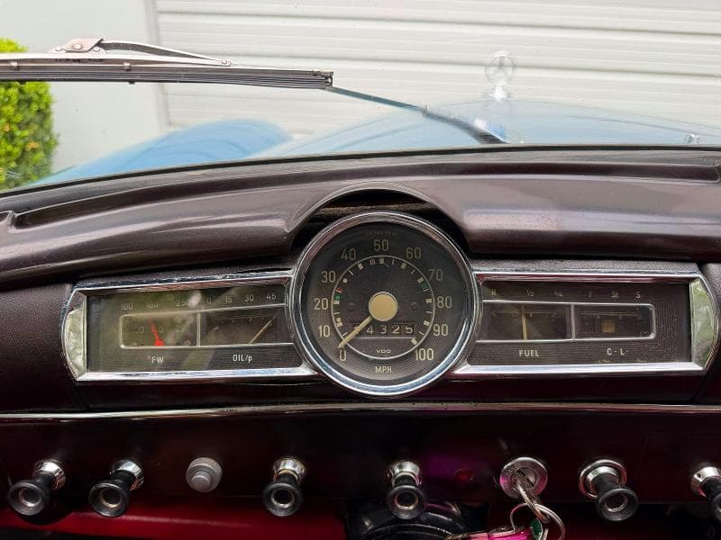 1960 MERCEDES-BENZ 180 8
