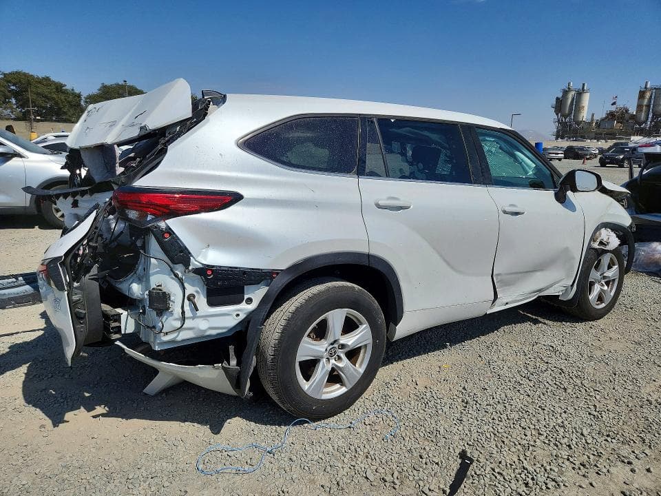 2022 TOYOTA HIGHLANDER LE 3