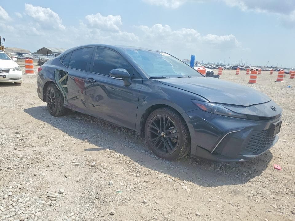 2025 TOYOTA CAMRY SE 4