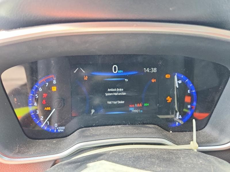 2020 TOYOTA COROLLA XLE 9