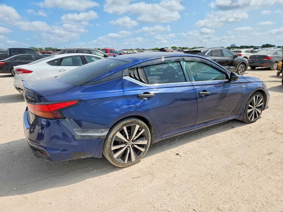 2022 NISSAN ALTIMA SR 3