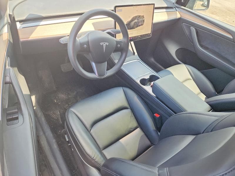 2025 TESLA MODEL Y 8