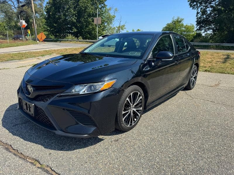 2019 TOYOTA CAMRY SE 2