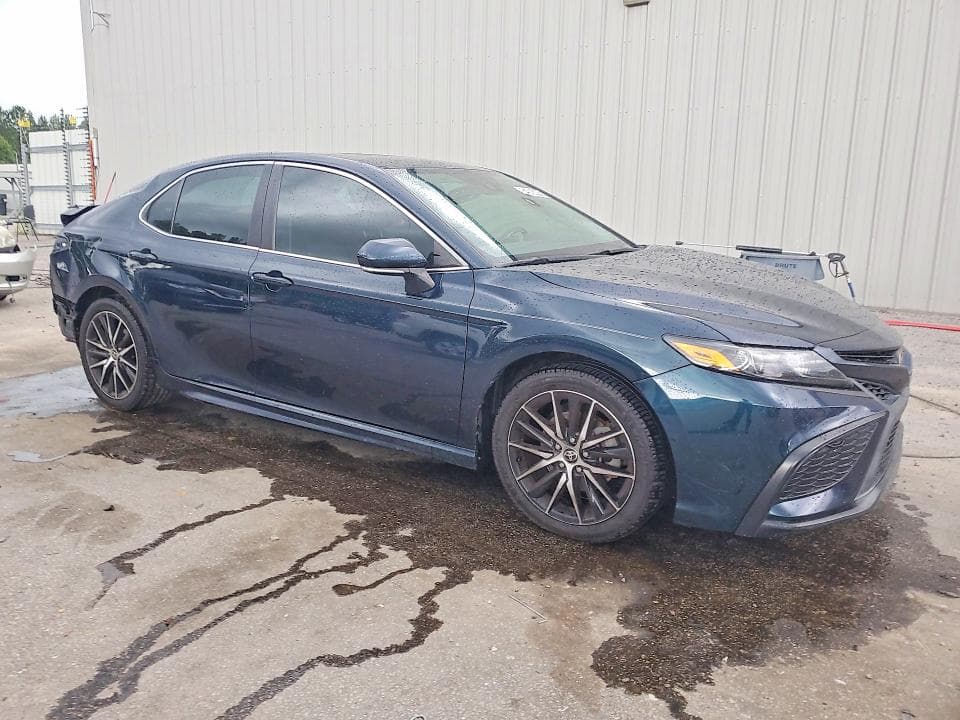 2021 TOYOTA CAMRY SE 4