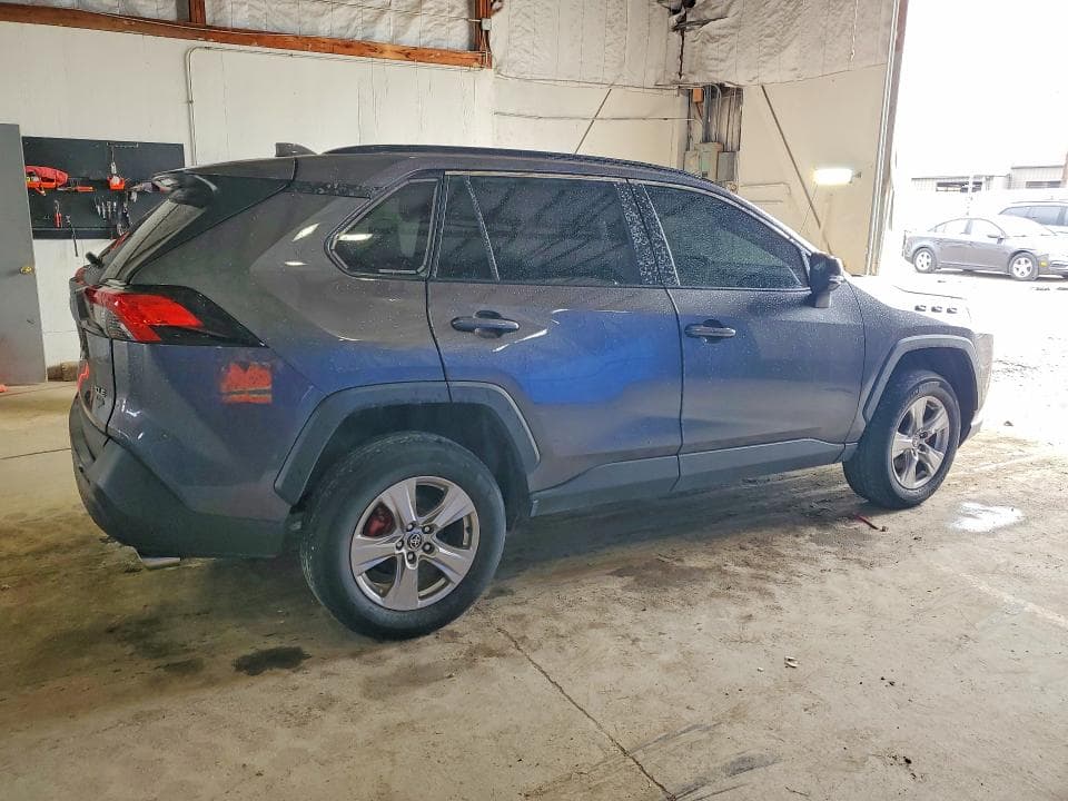 2024 TOYOTA RAV4 XLE 3
