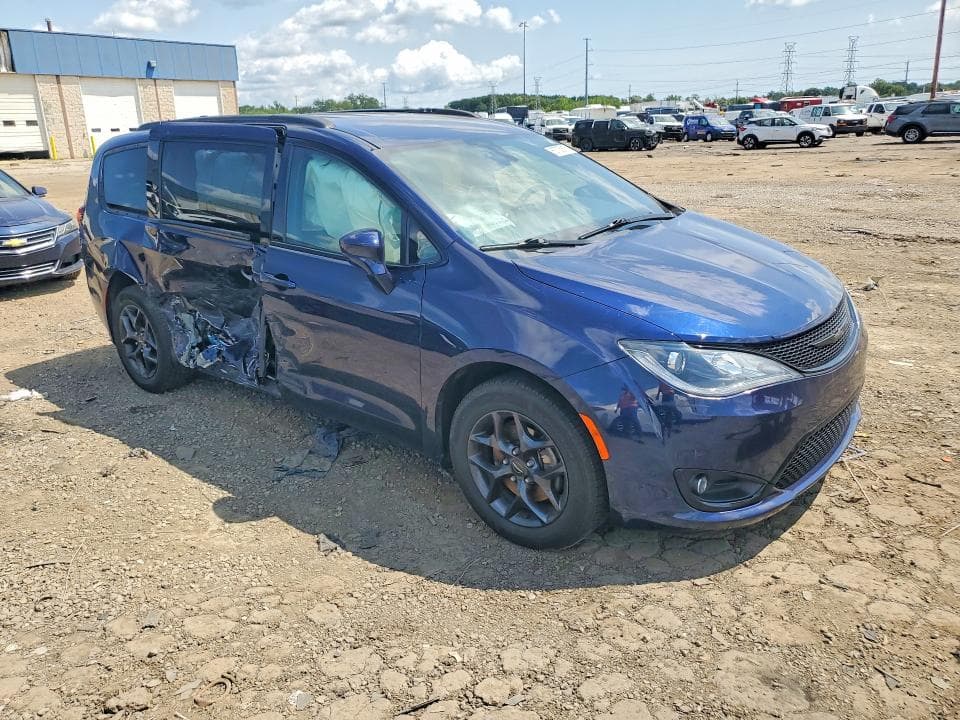 2019 CHRYSLER PACIFICA TOURING L 4