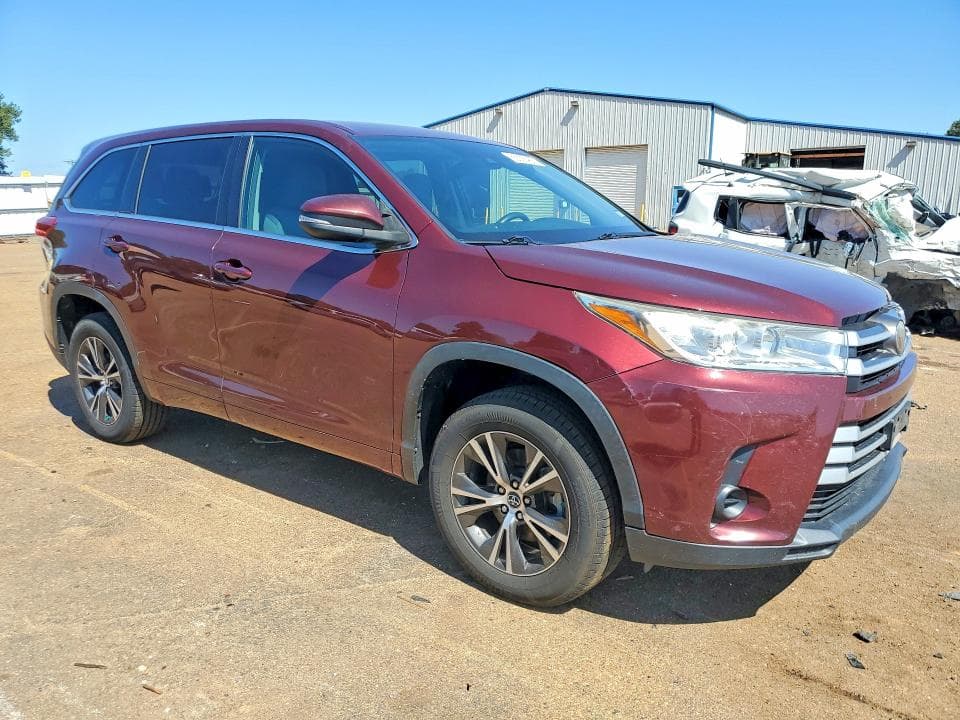 2017 TOYOTA HIGHLANDER LE 4