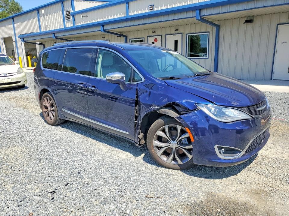2017 CHRYSLER PACIFICA LIMITED 4
