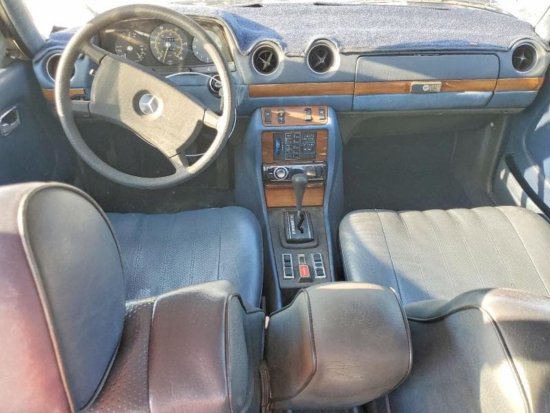 1980 MERCEDES-BENZ 300D 8