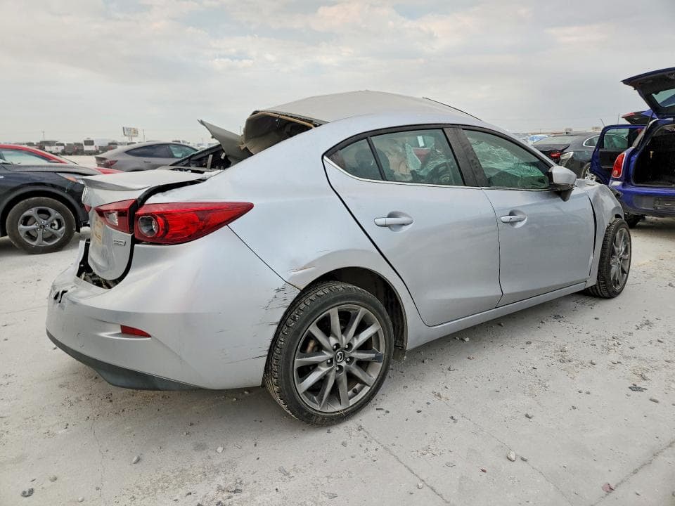 2018 MAZDA 3 TOURING 3