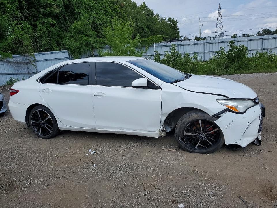 2017 TOYOTA CAMRY LE 4