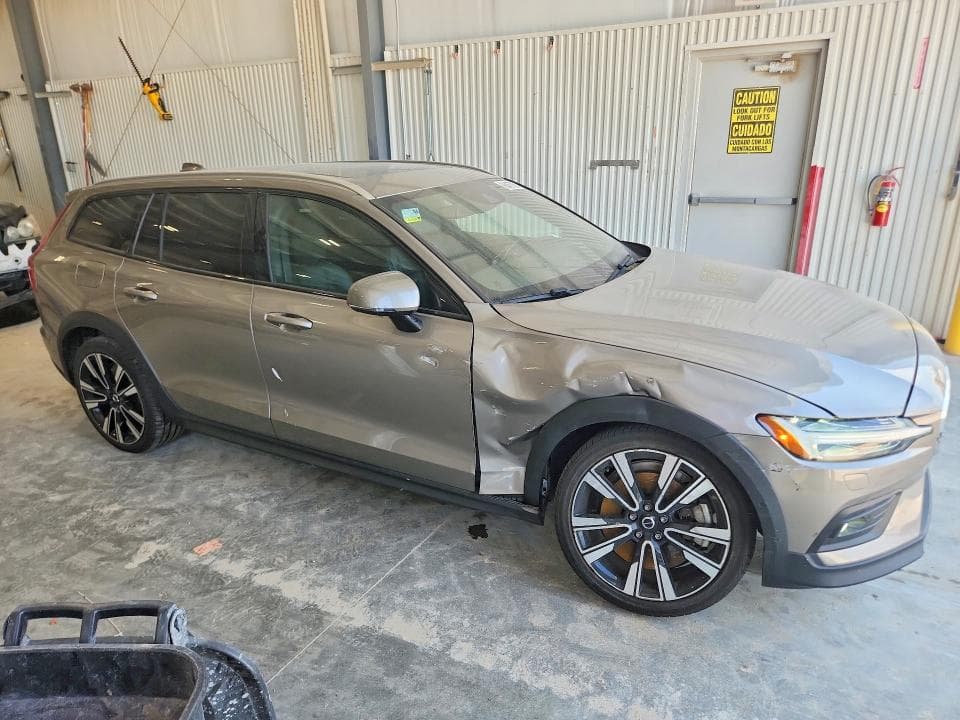 2020 VOLVO V60 CROSS COUNTRY T5 MOMENTUM 4