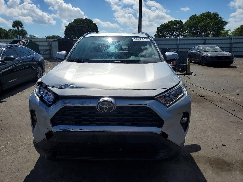 2020 TOYOTA RAV4 XLE 5