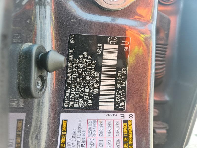 2019 TOYOTA C-HR XLE 13