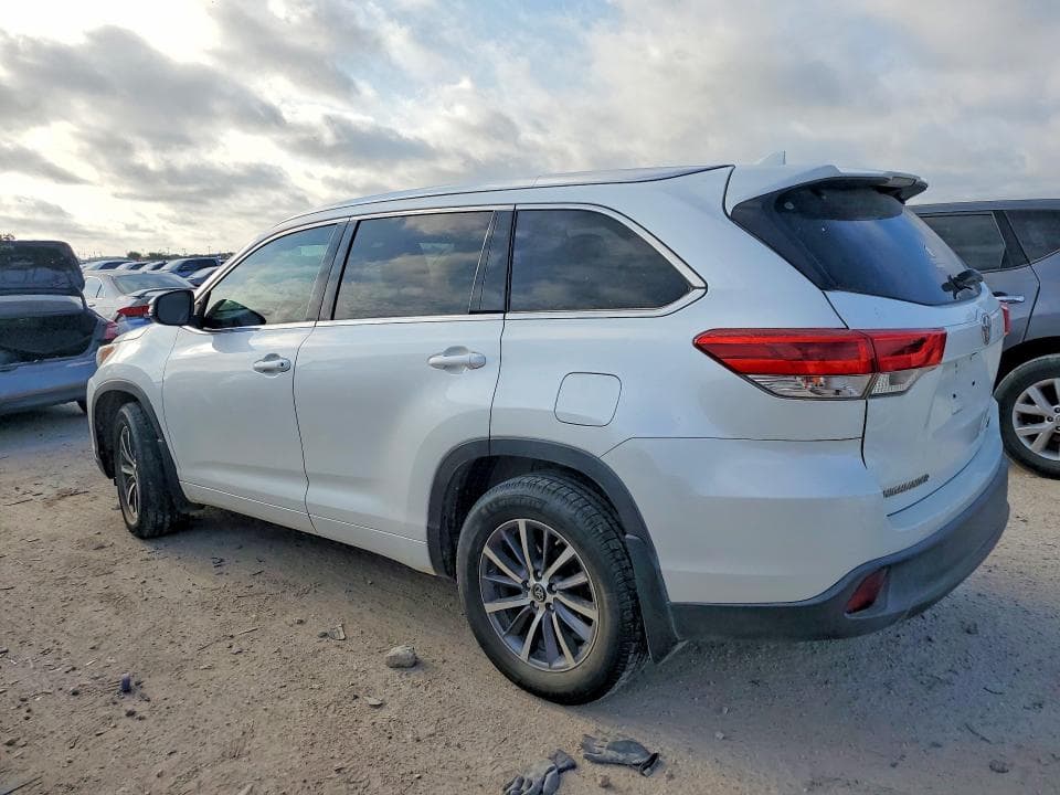 2017 TOYOTA HIGHLANDER XLE 2