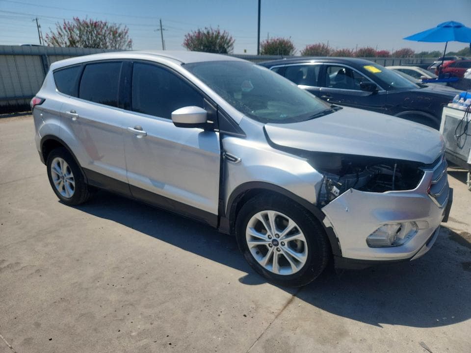 2017 FORD ESCAPE SE 4