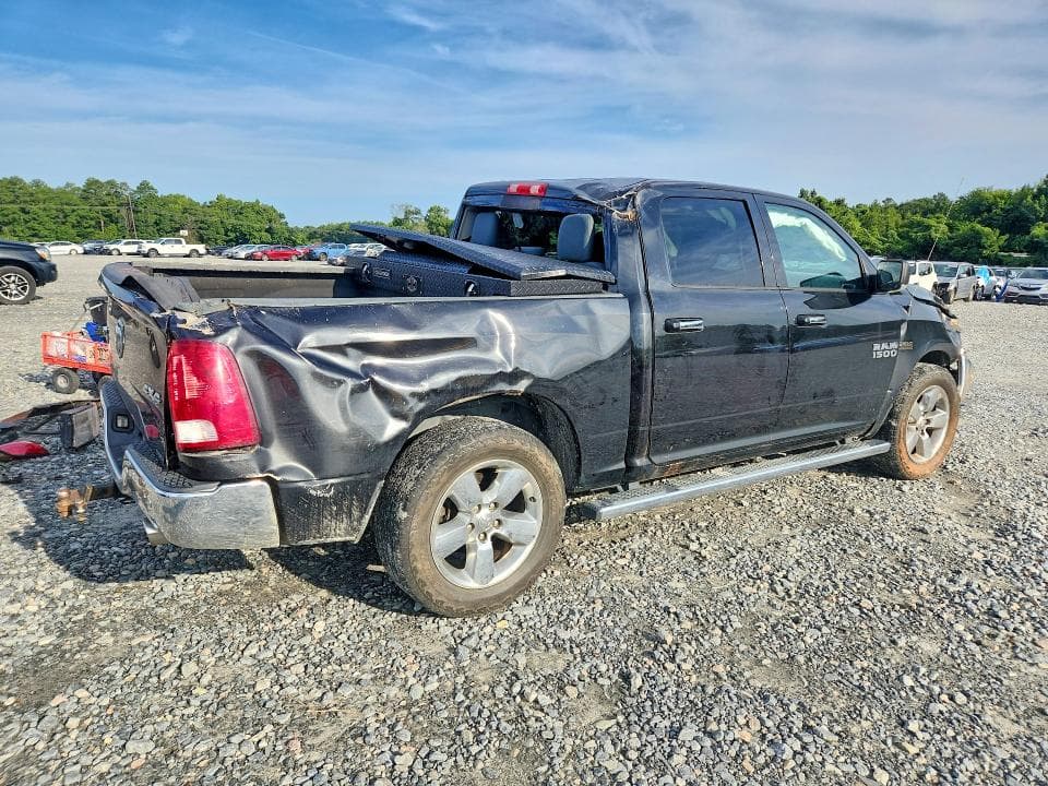 2017 RAM 1500 SLT 3