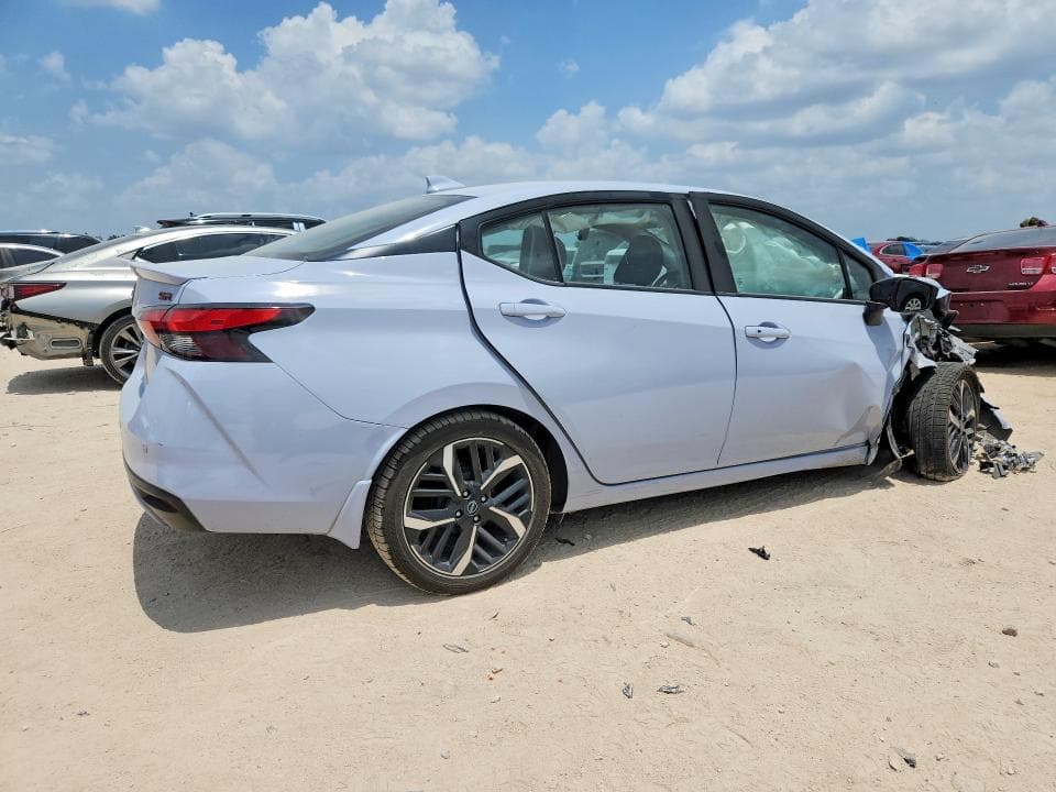 2023 NISSAN VERSA SR 3