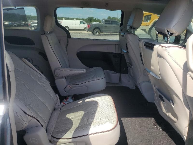 2017 CHRYSLER PACIFICA LIMITED 11