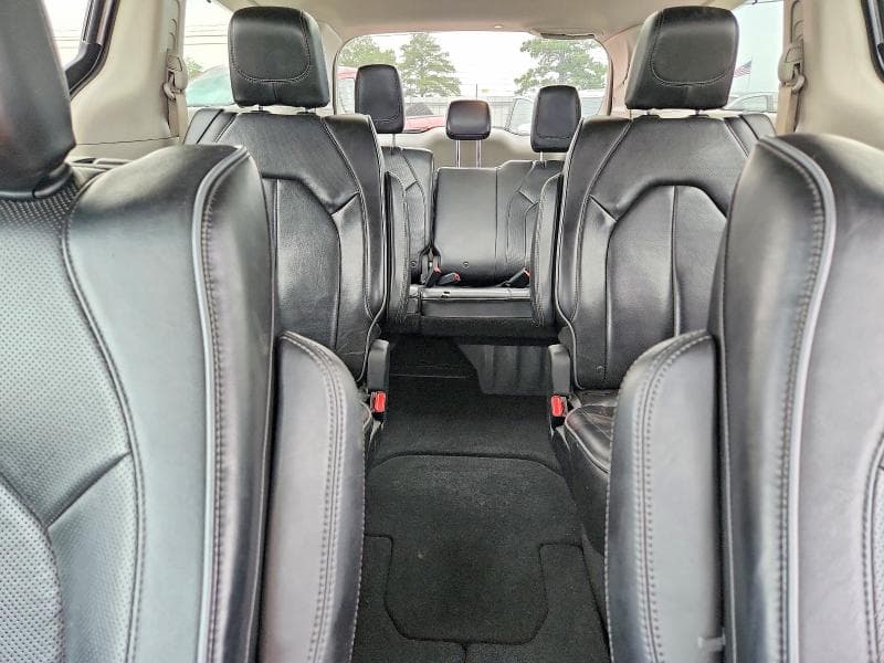 2017 CHRYSLER PACIFICA LIMITED 10
