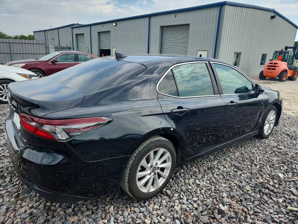 2021 TOYOTA CAMRY LE 3