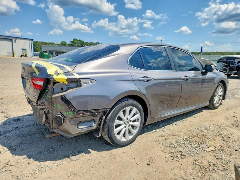 2018 TOYOTA CAMRY LE 3