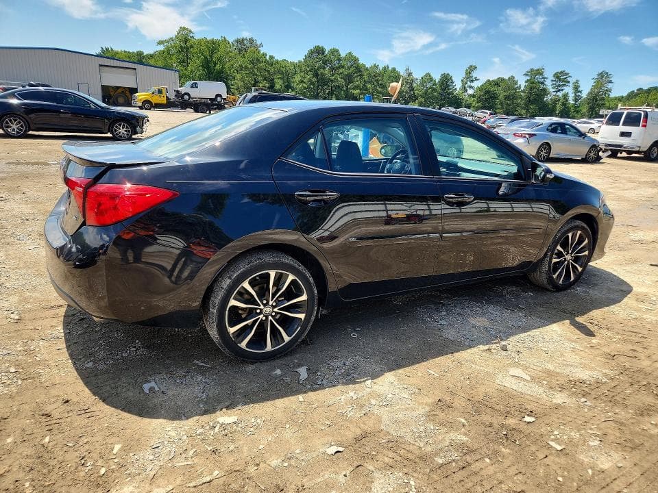 2017 TOYOTA COROLLA SE 3