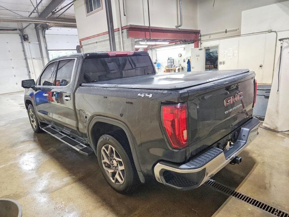 2023 GMC SIERRA K1500 SLT 2