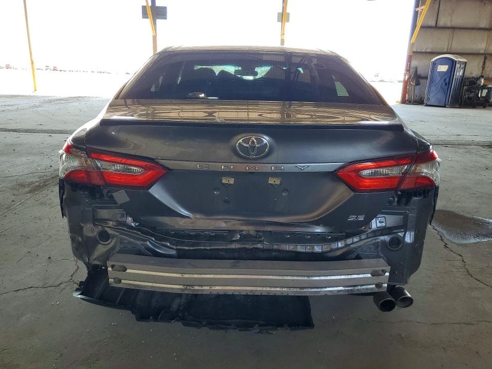 2018 TOYOTA CAMRY SE 6