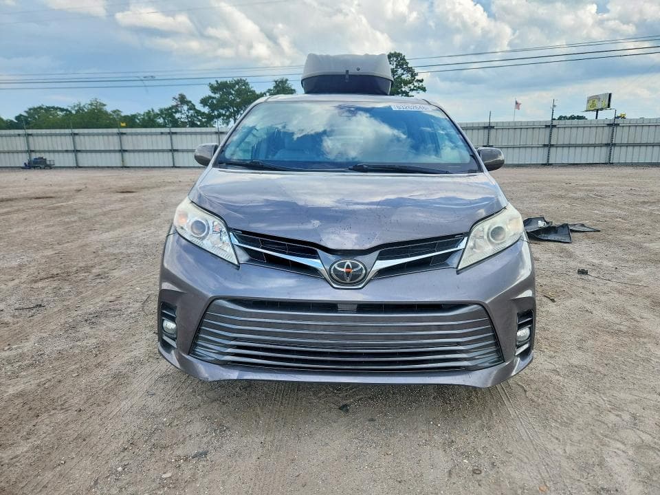 2018 TOYOTA SIENNA XLE 8-PASSENGER 5