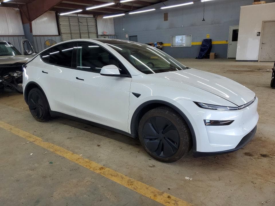 2026 TESLA MODEL Y 4