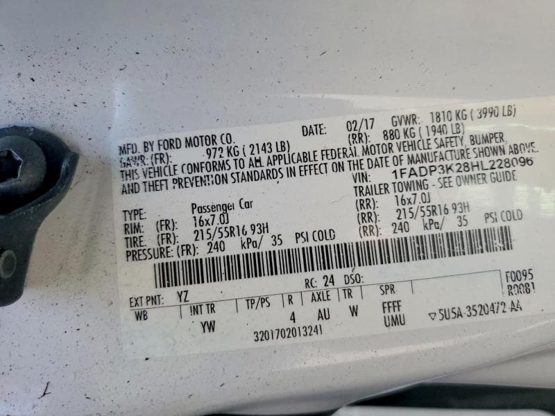 2017 FORD FOCUS SE 12