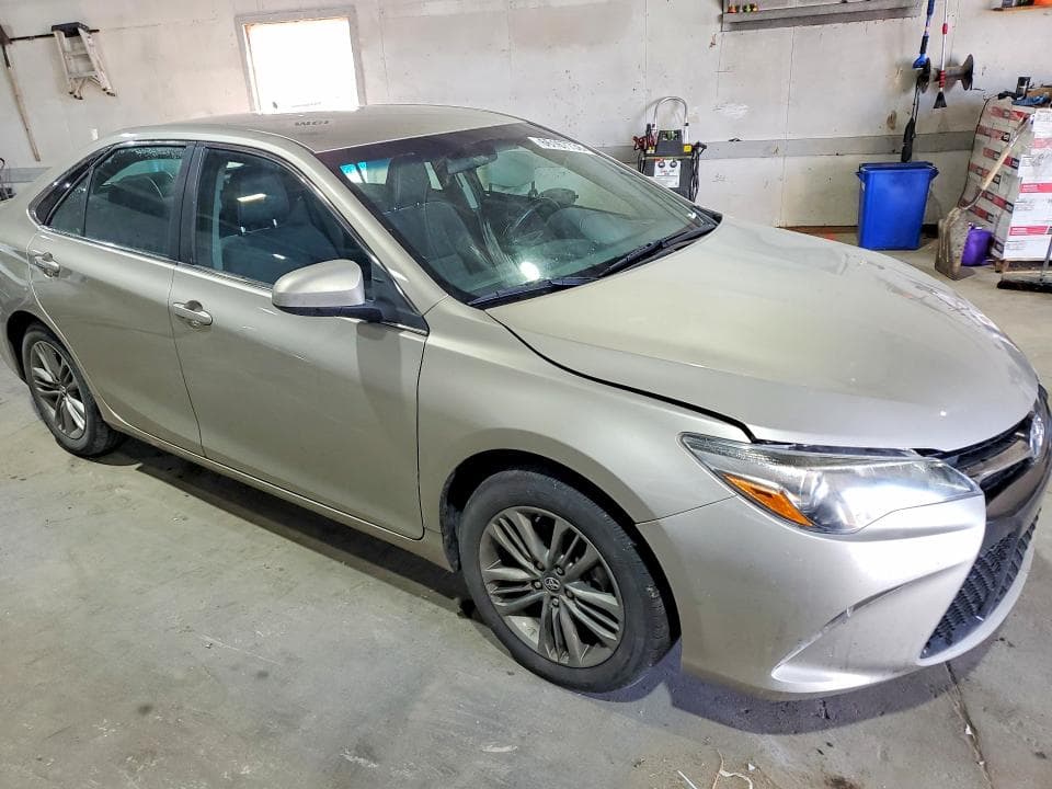 2017 TOYOTA CAMRY SE 4