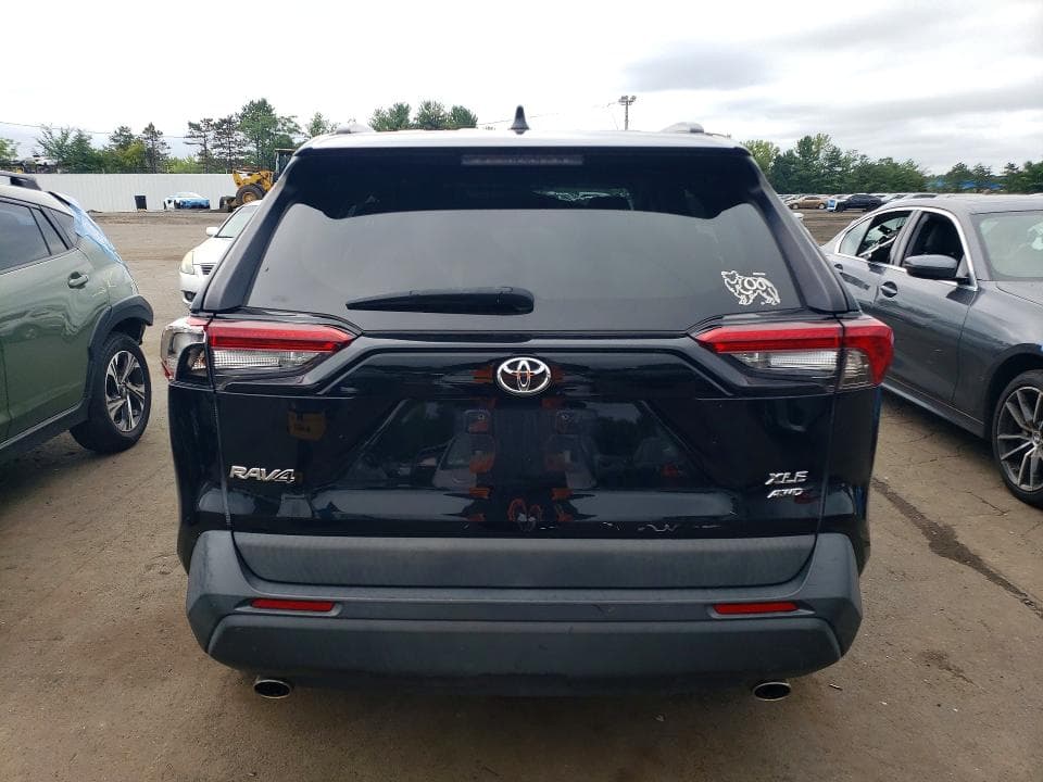 2020 TOYOTA RAV4 XLE 6