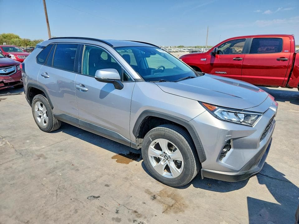 2020 TOYOTA RAV4 XLE 4