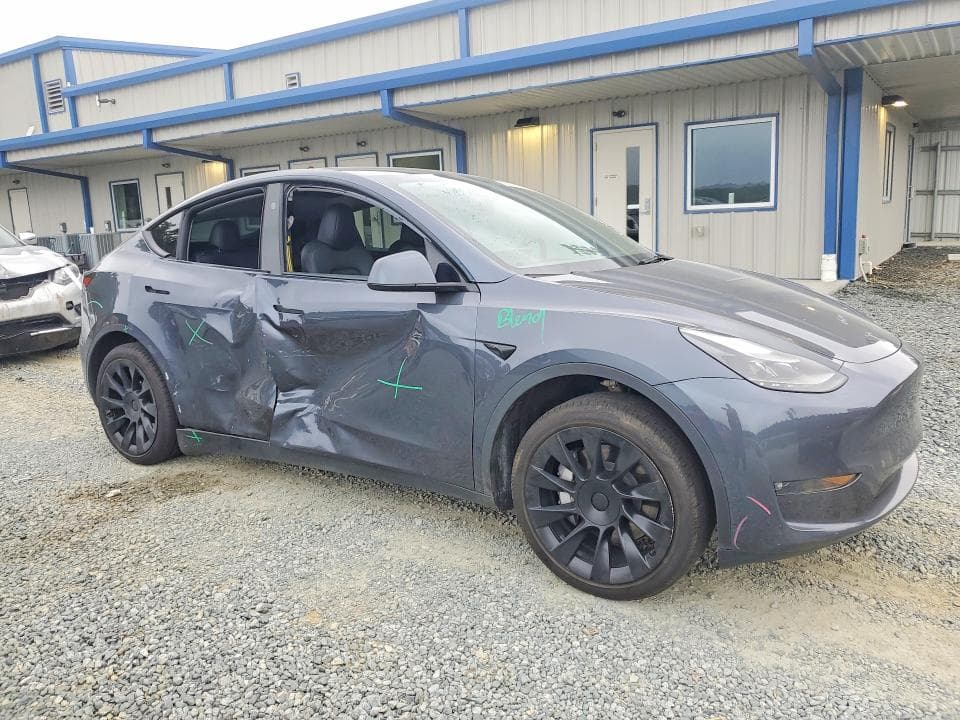 2023 TESLA MODEL Y 4