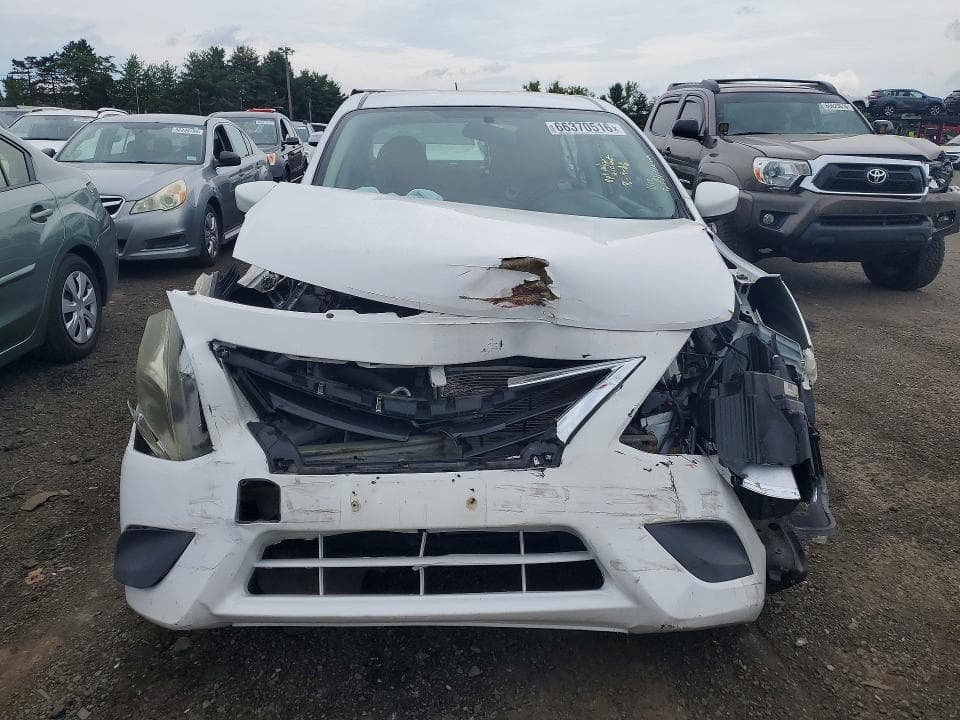 2019 NISSAN VERSA SV 5