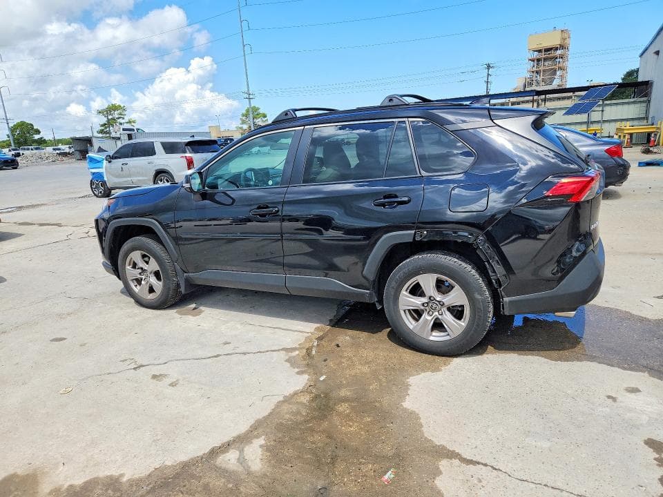 2023 TOYOTA RAV4 XLE 2