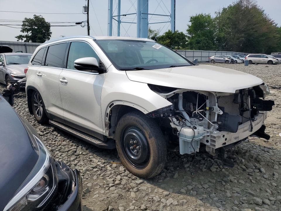 2019 TOYOTA HIGHLANDER XLE 4