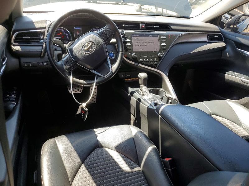 2019 TOYOTA CAMRY HYBRID SE 8